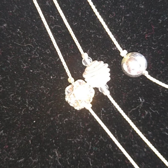 Silver toned 🌺 - Picture 2 of 3